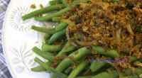 Fasolka szparagowa z cebulą i za'atarową posypką