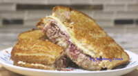 <span>Nowojorska kanapka Reuben</span> z peklowaną wołowiną