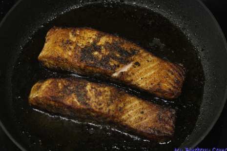 Łosoś w stylu nowoorleańskim (blackened salmon)