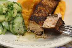 Łosoś w stylu nowoorleańskim (blackened salmon)