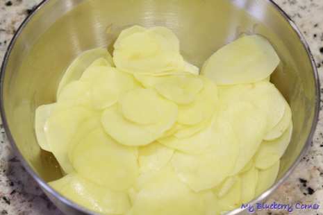 Ziemniaczana zapiekanka z serem korycińskim