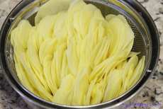 Ziemniaczana zapiekanka z serem korycińskim