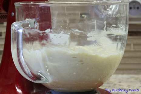 Słodkie bułki z rabarbarem