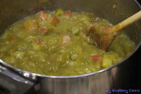 Słodkie bułki z rabarbarem