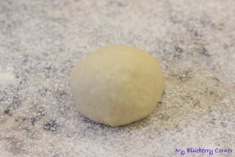 Słodkie bułki z rabarbarem