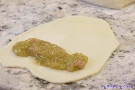 Słodkie bułki z rabarbarem