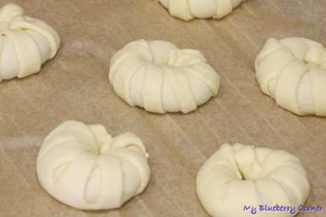 Słodkie bułki z rabarbarem