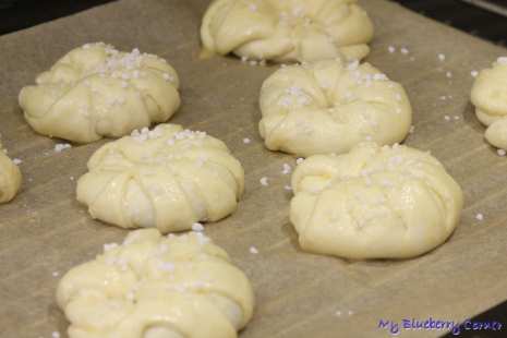 Słodkie bułki z rabarbarem