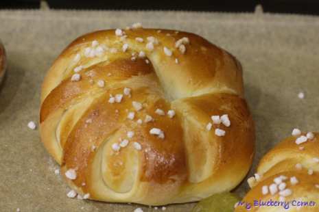 Słodkie bułki z rabarbarem